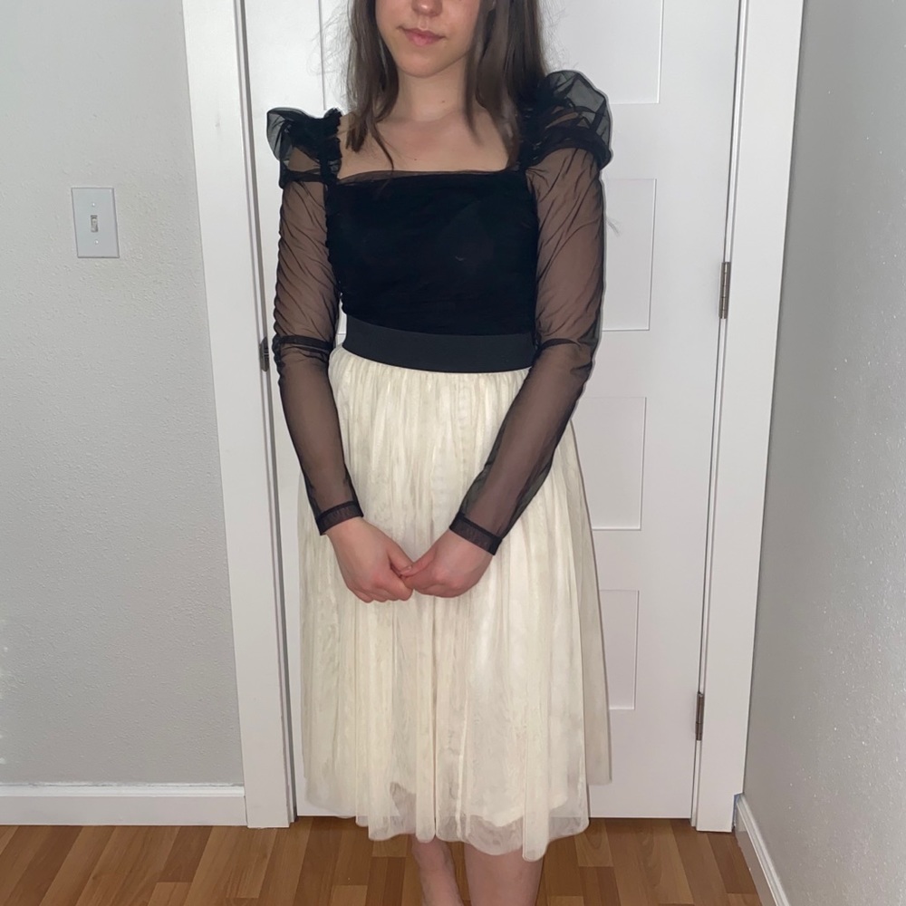 Midi white skirt - Picture 3 of 5